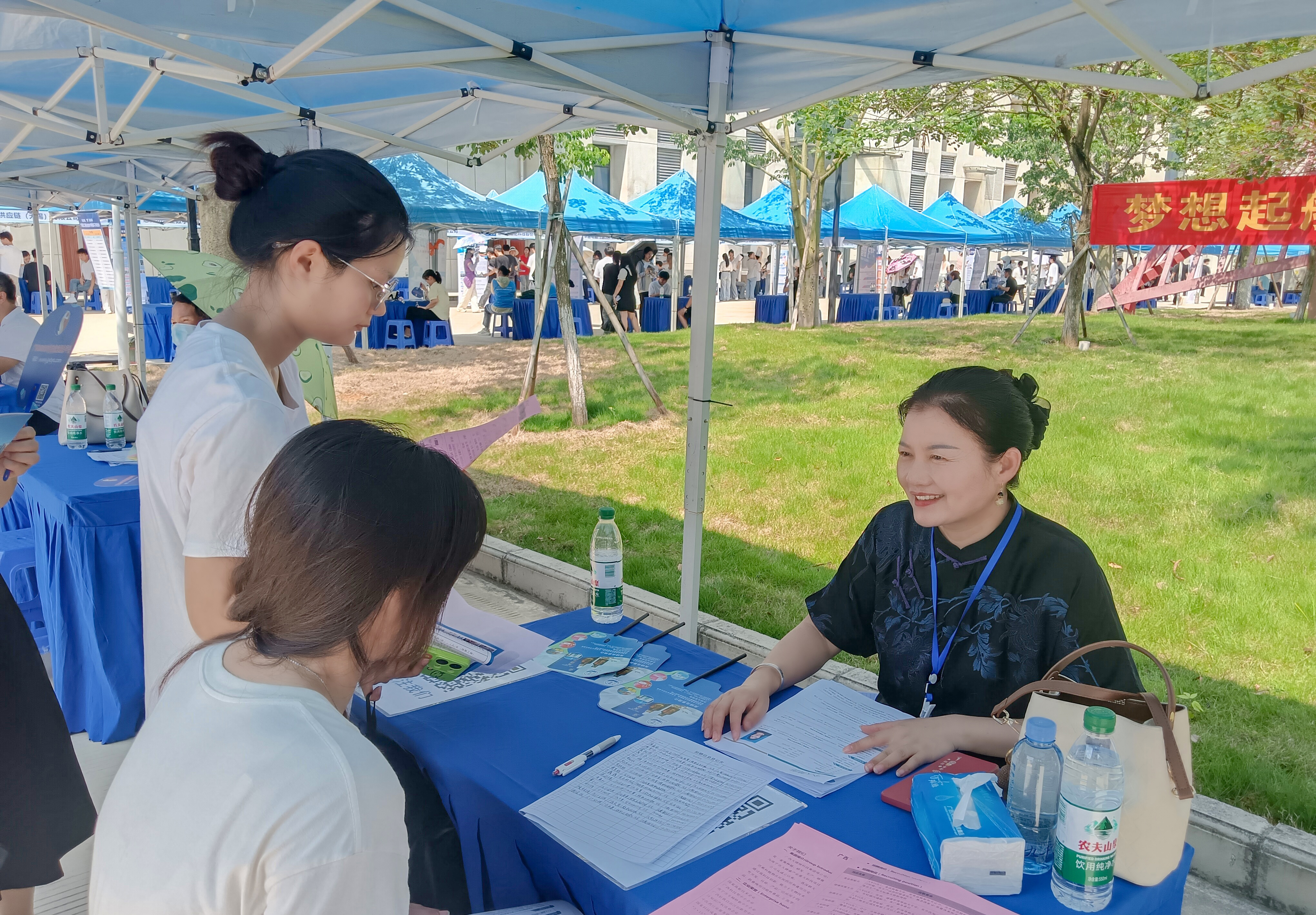 百企爭艷，天緣綠閃耀 2025 校園雙選會，見證健康未來力量